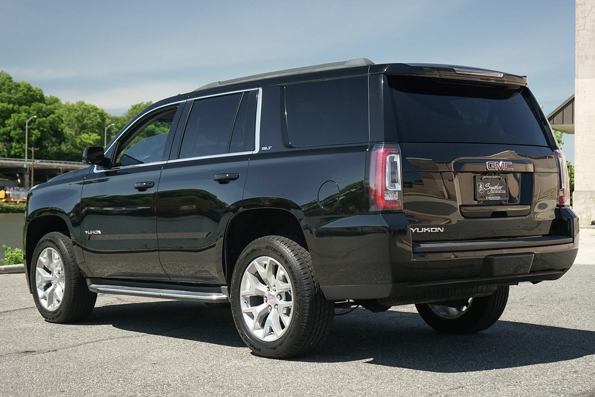 Used 2019 GMC Yukon SLT w/ Open Road Package AWD/4WD image 3