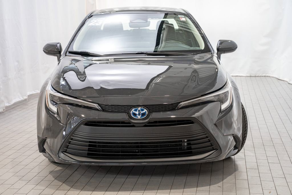 Used 2023 Toyota Corolla LE image 3