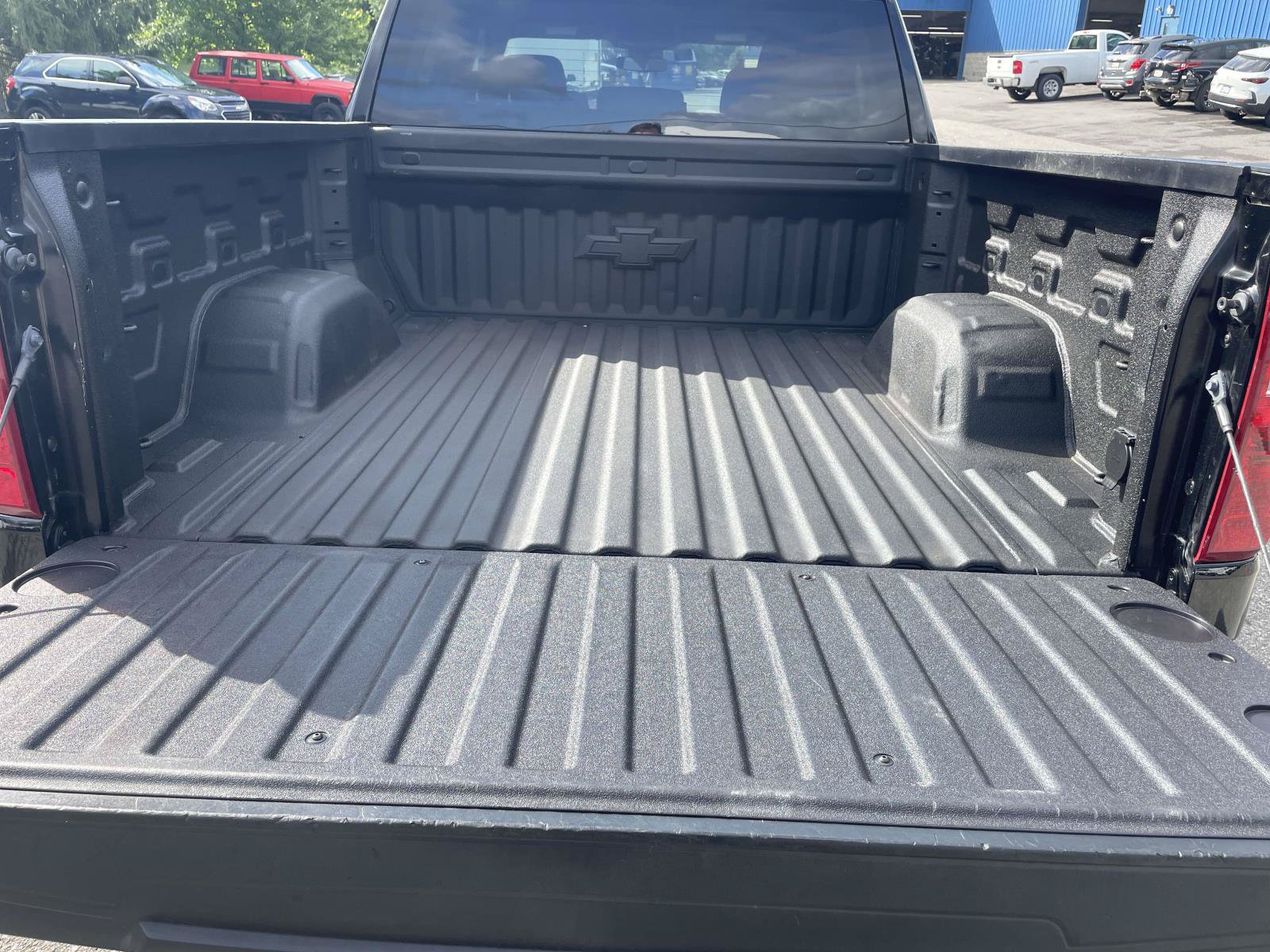 Certified 2025 Chevrolet Silverado 1500 Custom Trail Boss w/ Midnight Edition AWD/4WD image 17