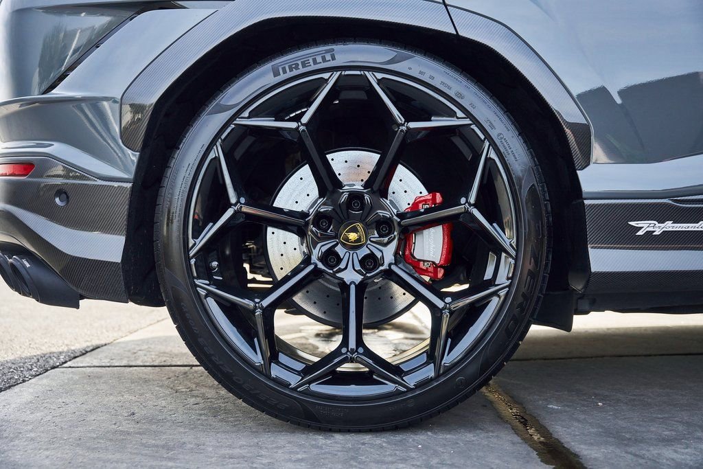 Used 2024 Lamborghini Urus Performante AWD/4WD image 25