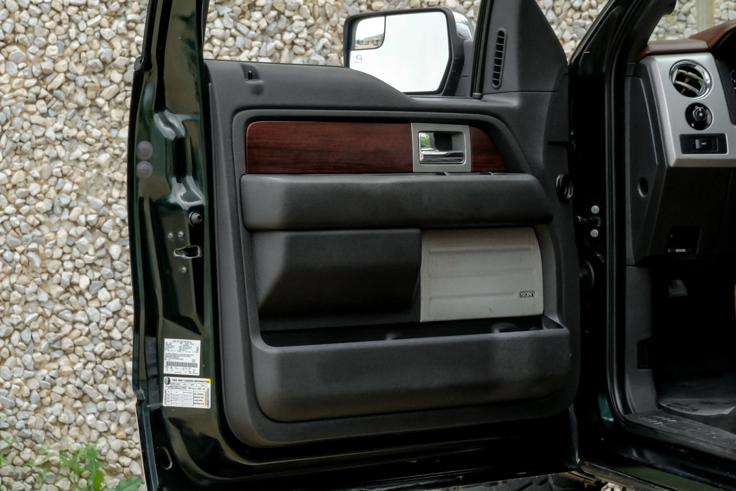 Used 2014 Ford F150 King Ranch w/ King Ranch Luxury Package AWD/4WD image 38