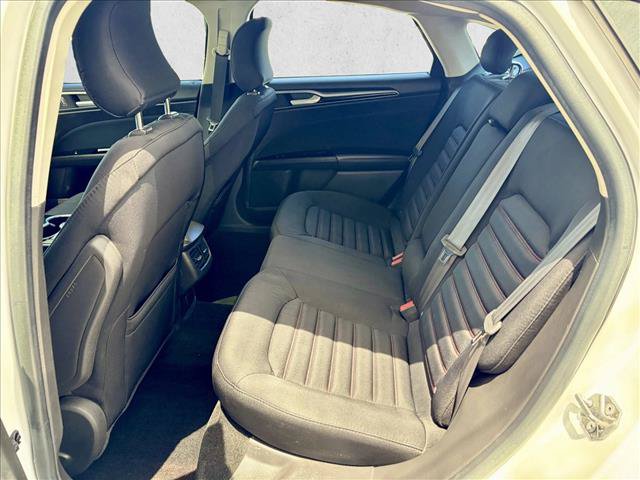 Used 2016 Ford Fusion SE FWD image 11
