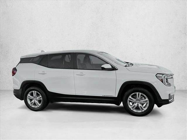 Used 2024 GMC Terrain SLE image 4
