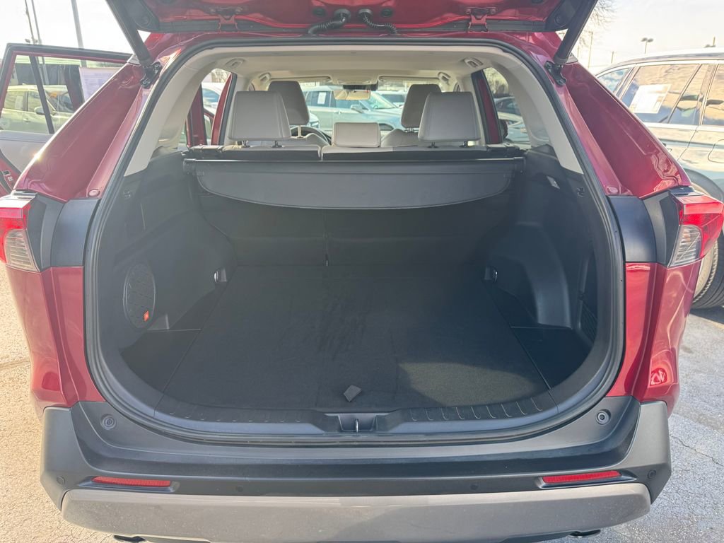 Used 2020 Toyota RAV4 Limited image 32