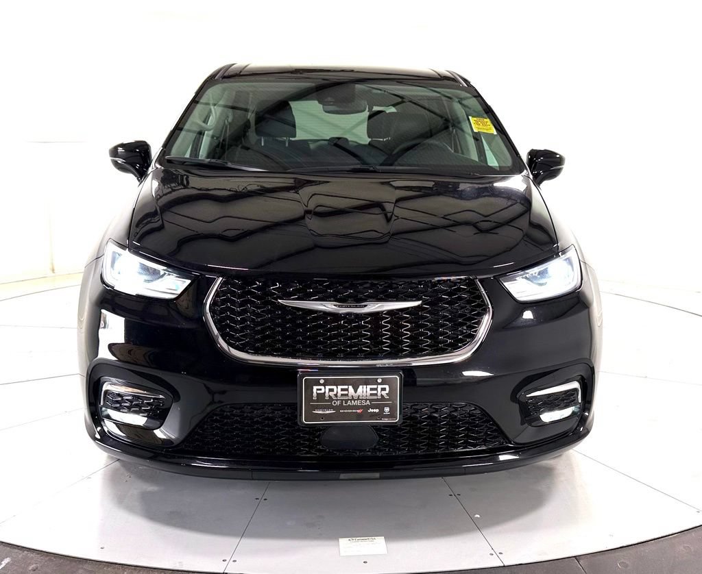 Used 2024 Chrysler Pacifica Touring-L FWD image 9