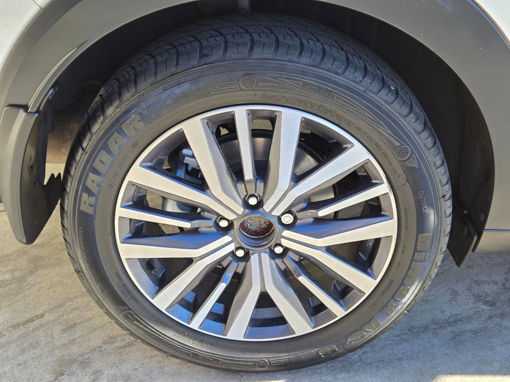 Used 2024 Nissan Kicks SV FWD image 9
