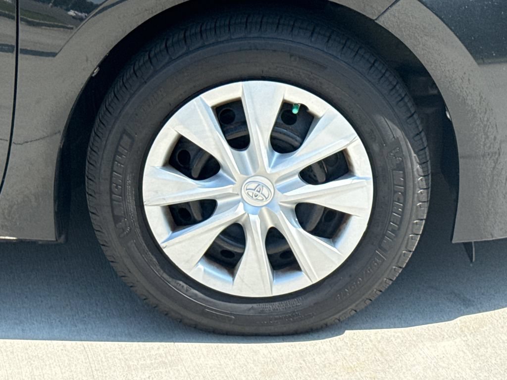 Used 2015 Toyota Corolla L FWD image 11