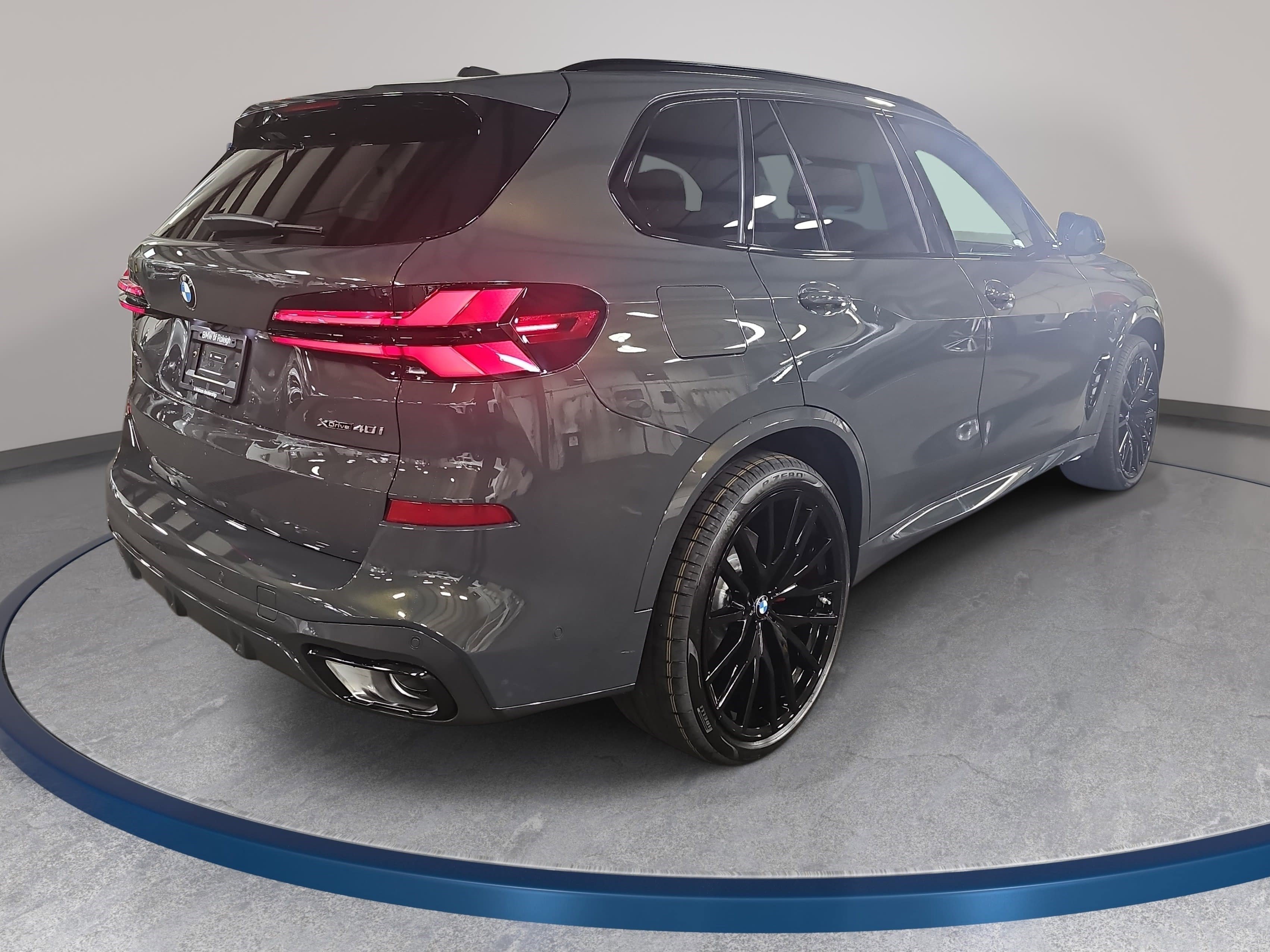 New 2026 BMW X5 xDrive40i w/ M Sport Package AWD/4WD image 5