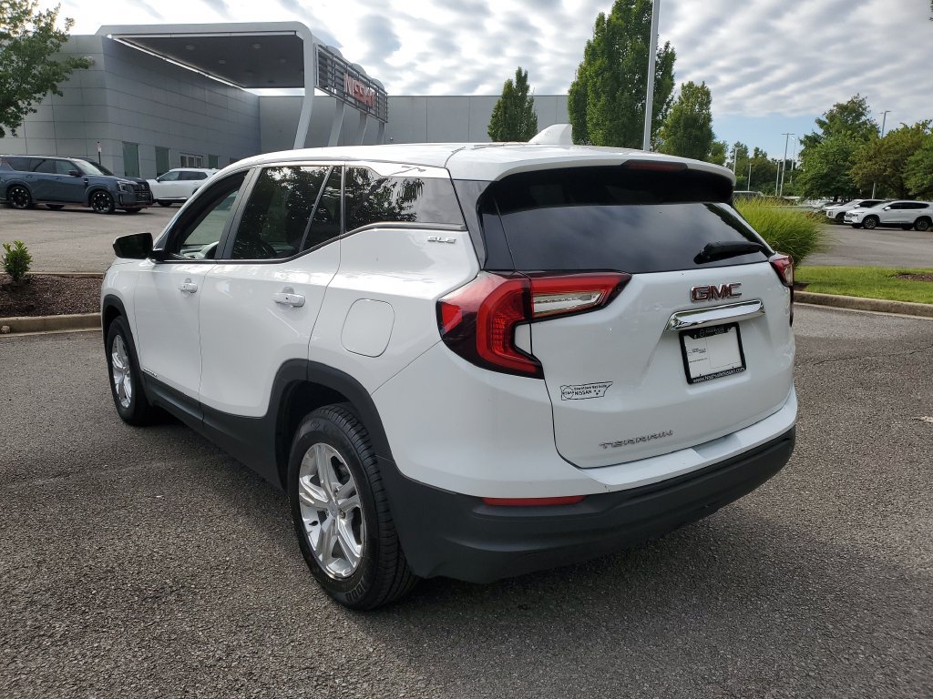 Used 2024 GMC Terrain SLE FWD image 3