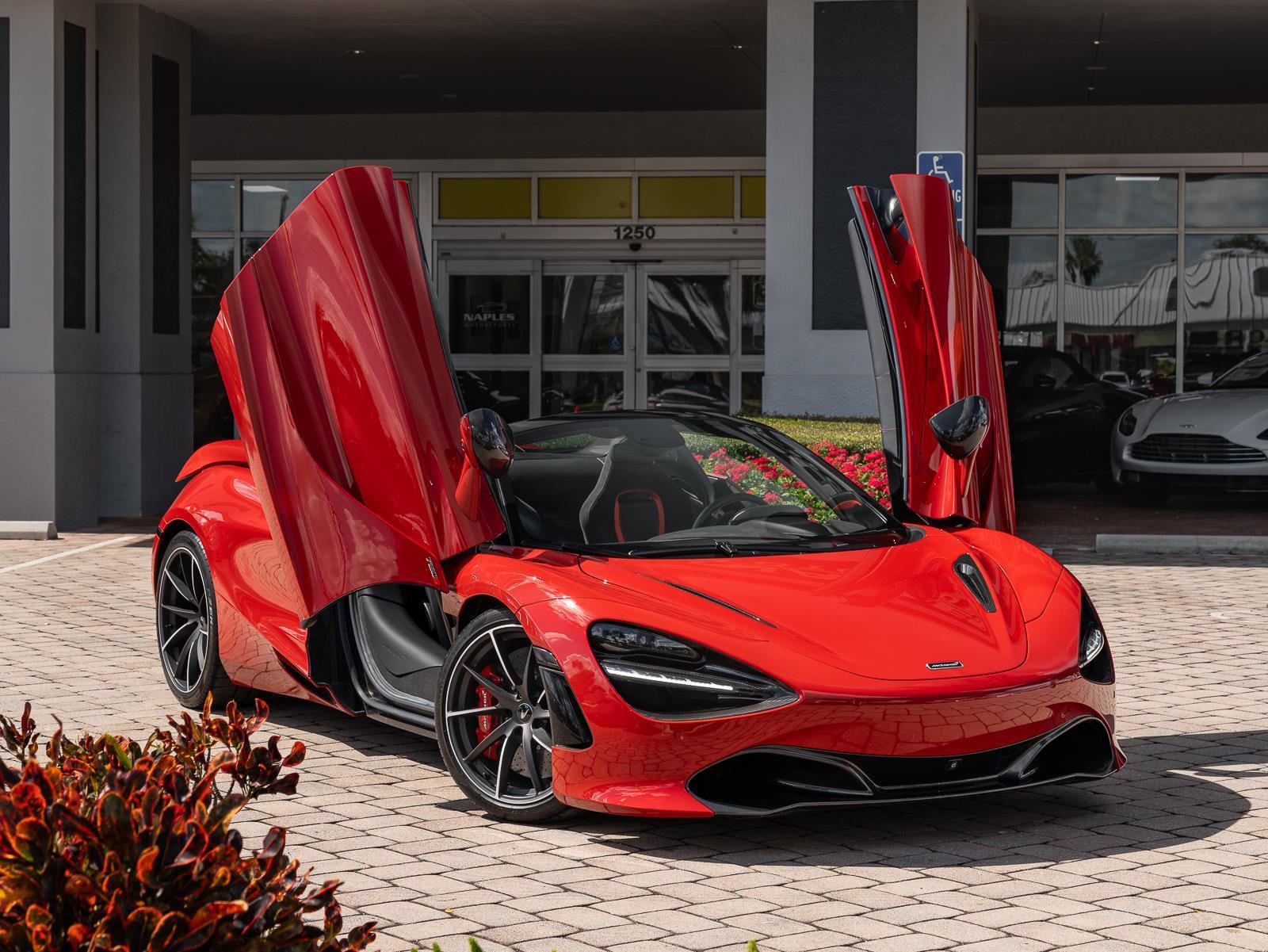 Used 2020 McLaren 720S Performance image 3