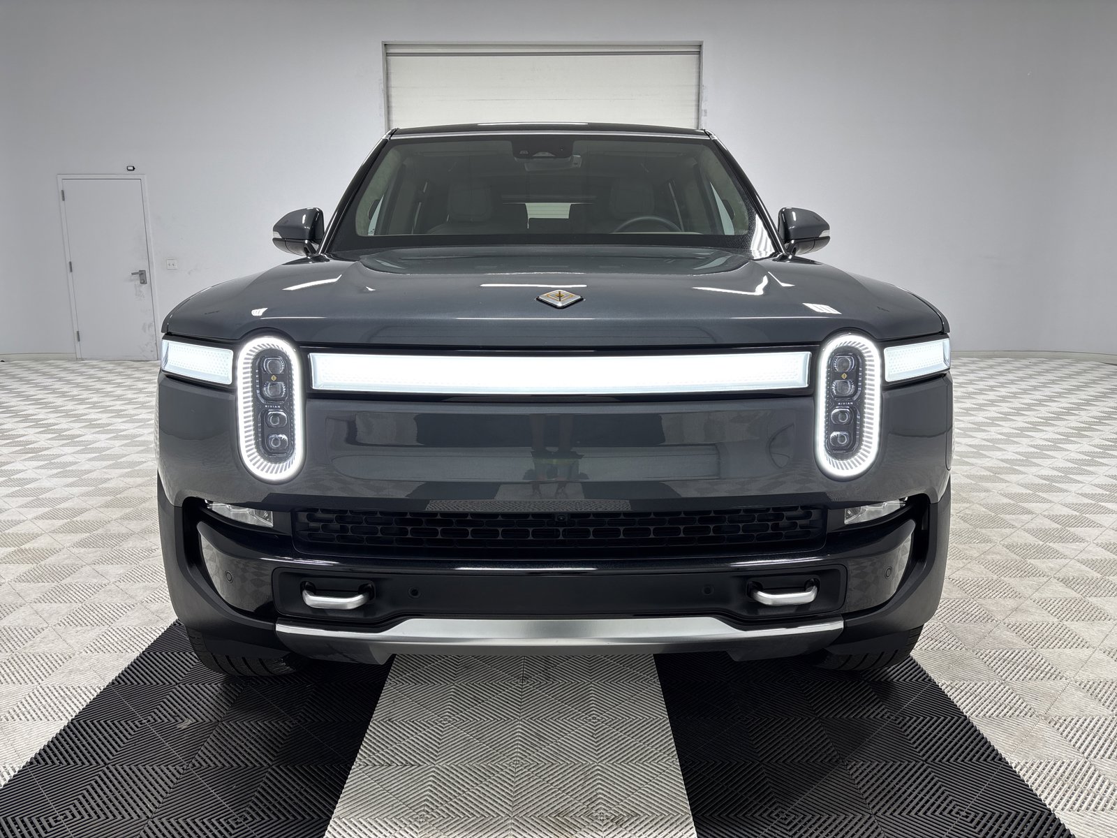 Used 2023 Rivian R1S Adventure AWD/4WD image 8