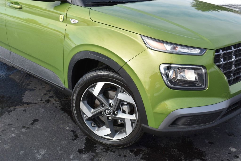 Used 2024 Hyundai Venue SEL image 3