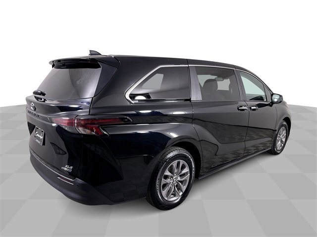 Used 2024 Toyota Sienna XLE image 8