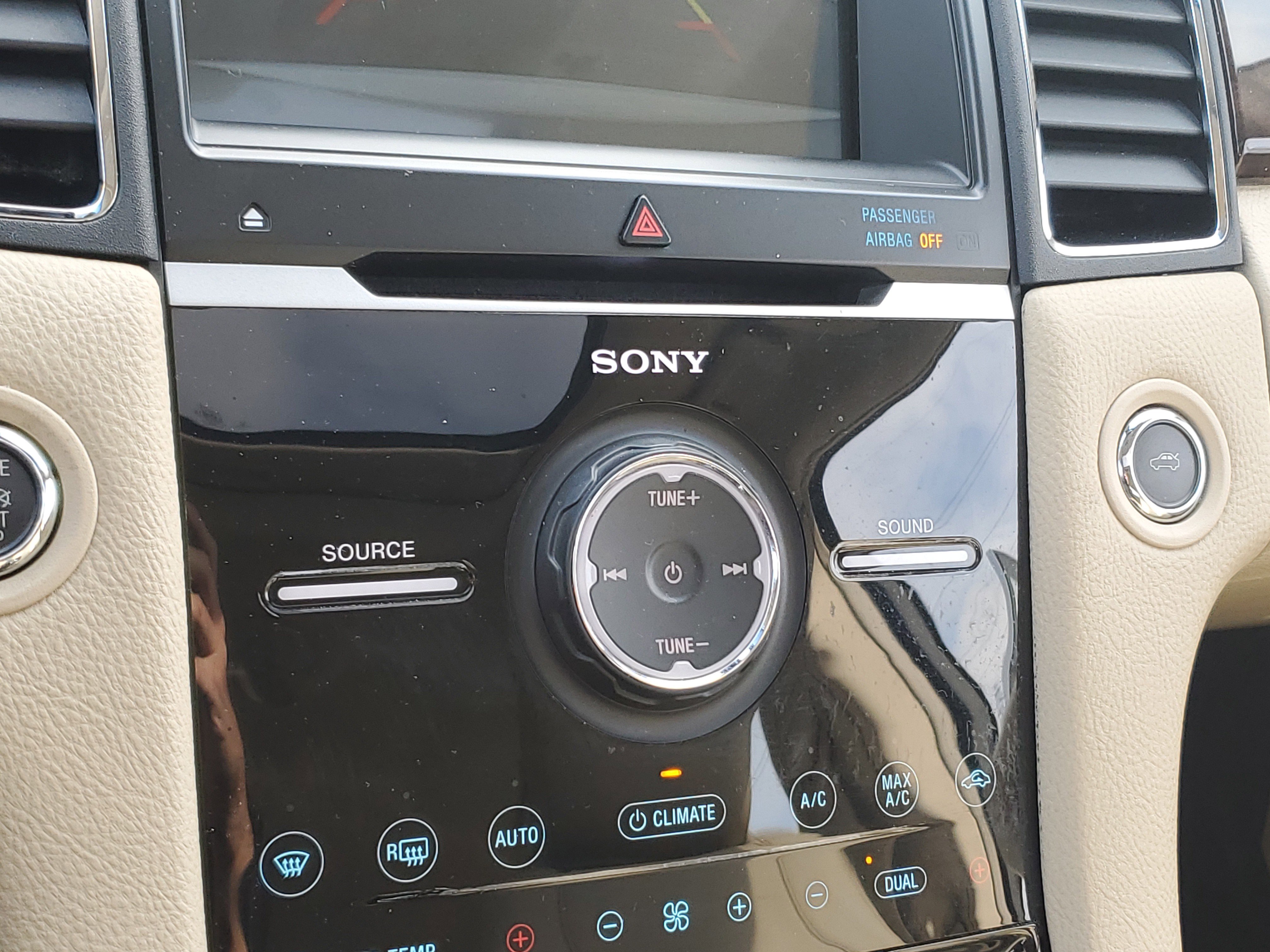 Used 2018 Ford Taurus Limited image 25