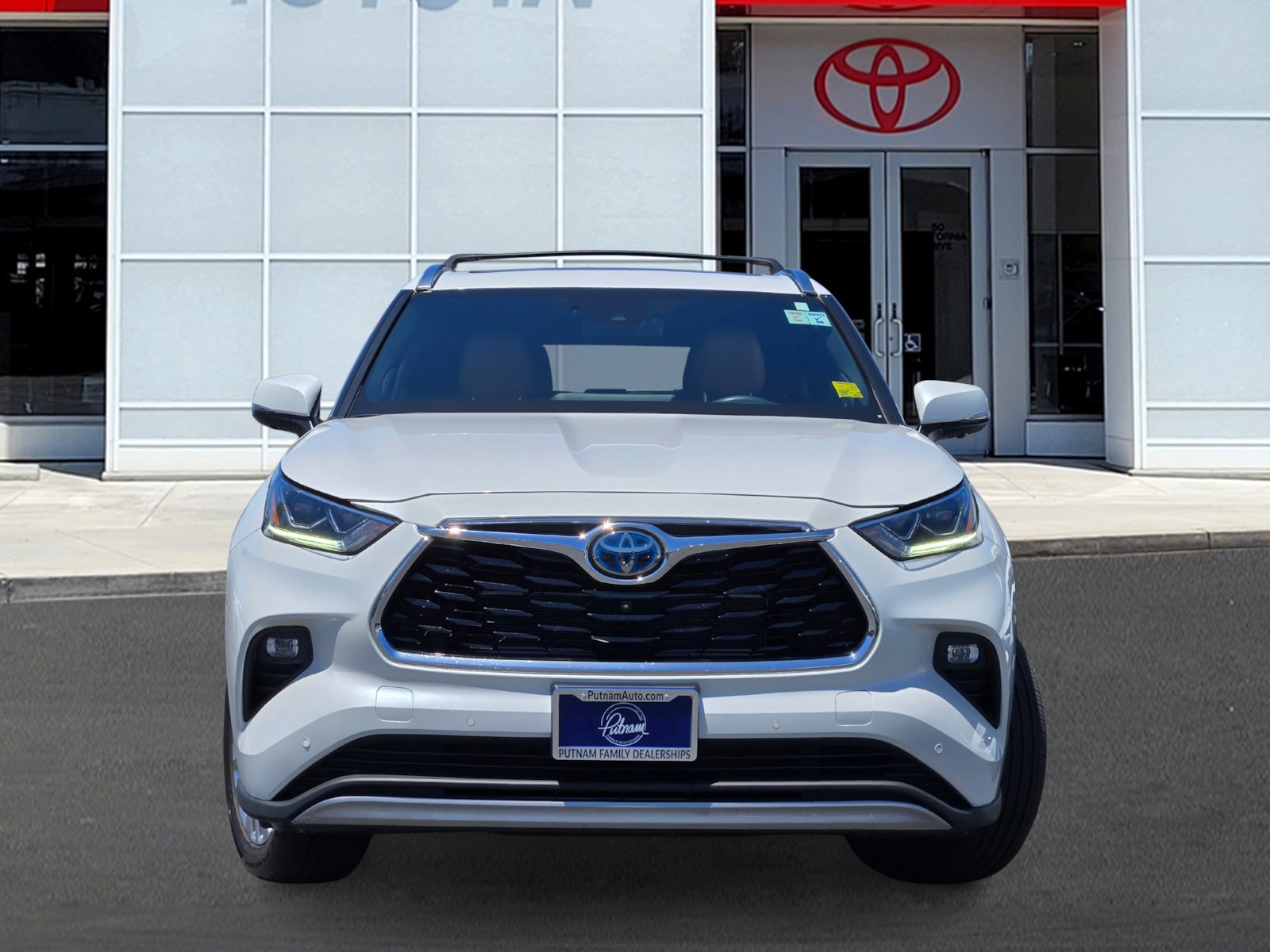 Used 2023 Toyota Highlander Platinum AWD/4WD image 2