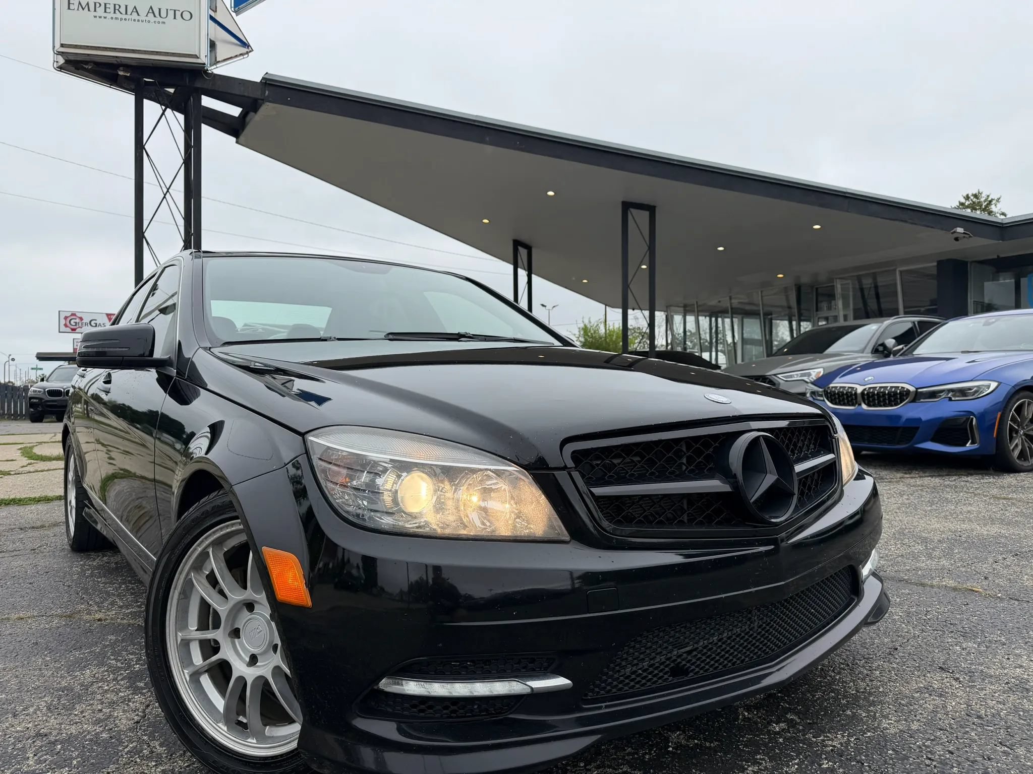 Used 2011 Mercedes-Benz C 300 4MATIC Sedan image 3