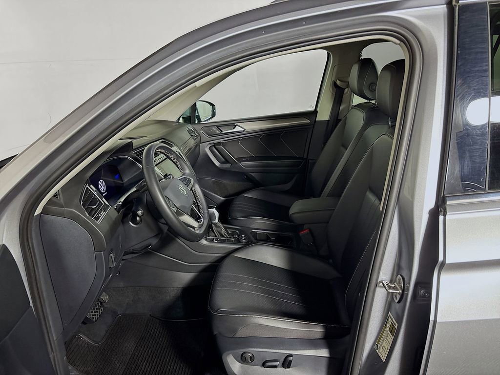 Used 2024 Volkswagen Tiguan SE image 11