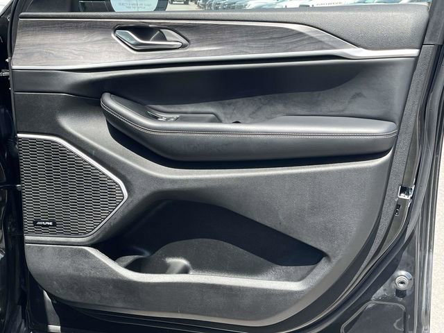 Used 2022 Jeep Grand Cherokee L Limited image 28