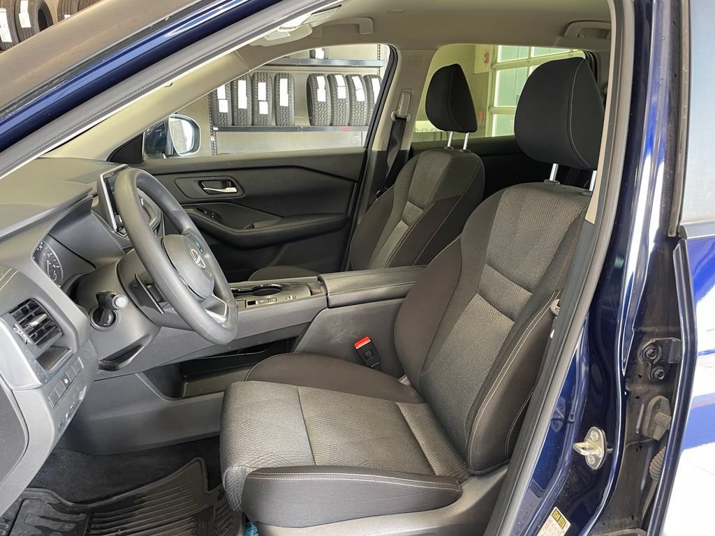 Certified 2024 Nissan Rogue SV FWD image 10