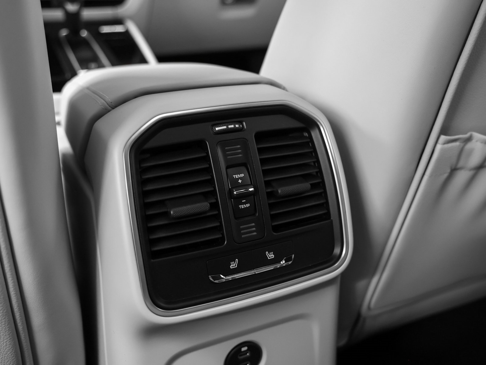 Used 2025 Porsche Macan image 41