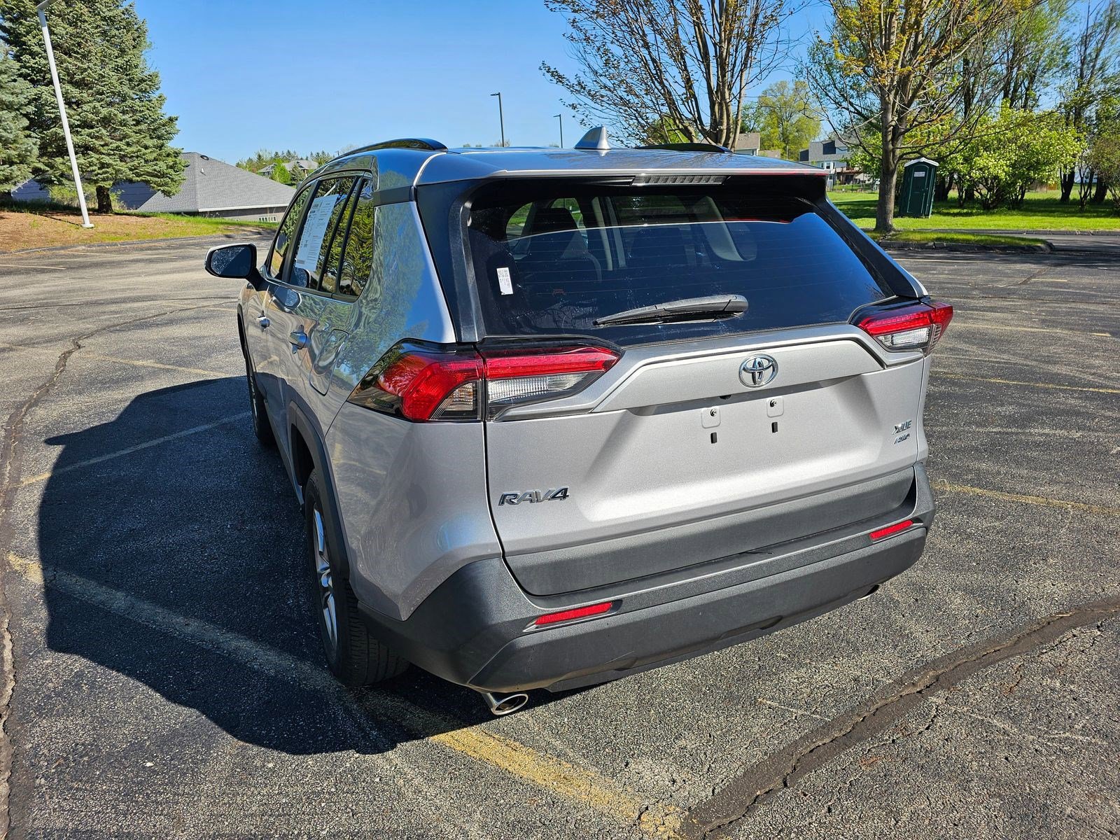 Used 2023 Toyota RAV4 XLE AWD/4WD image 3