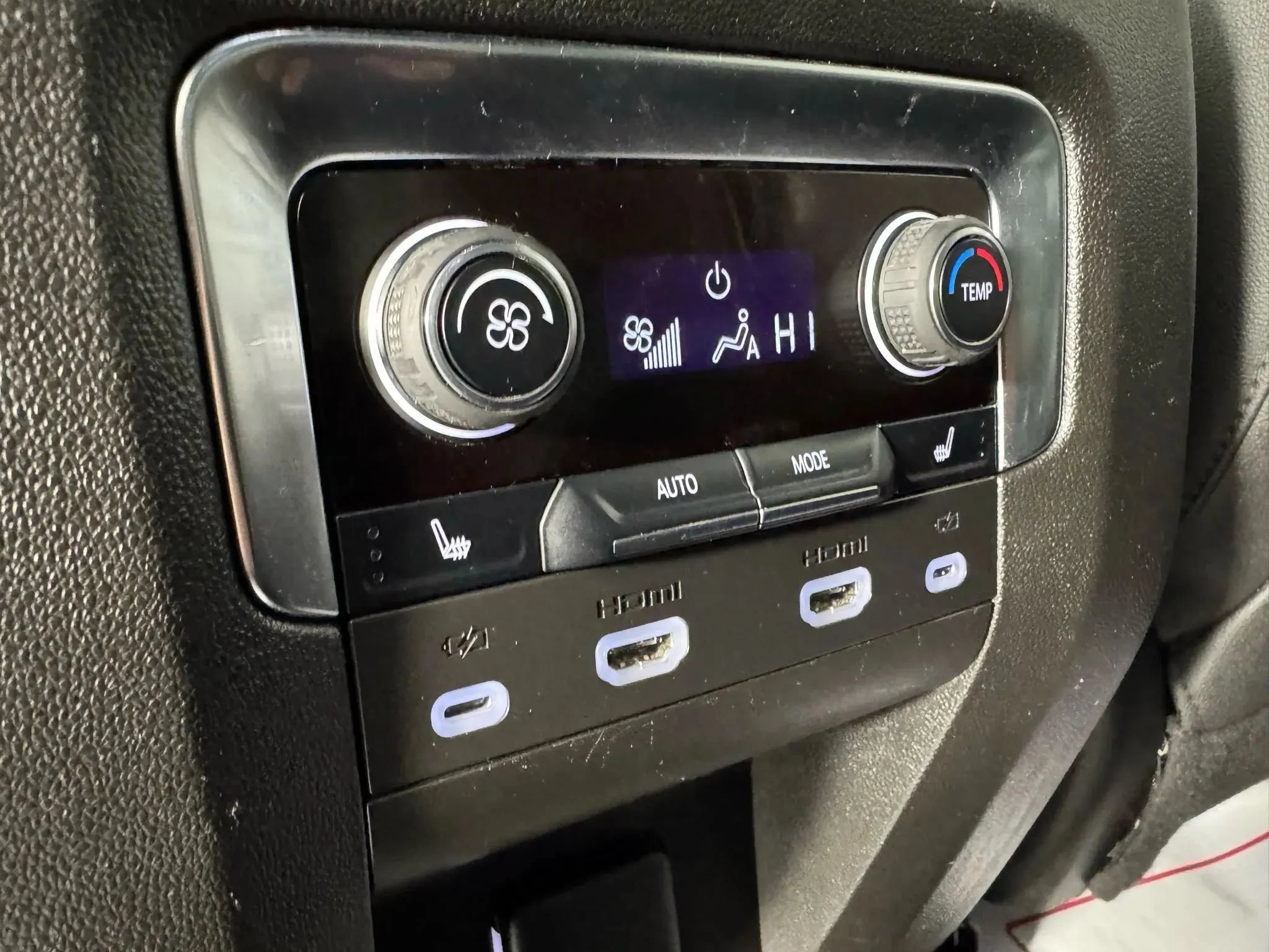 Used 2024 Chevrolet Suburban Premier AWD/4WD image 38