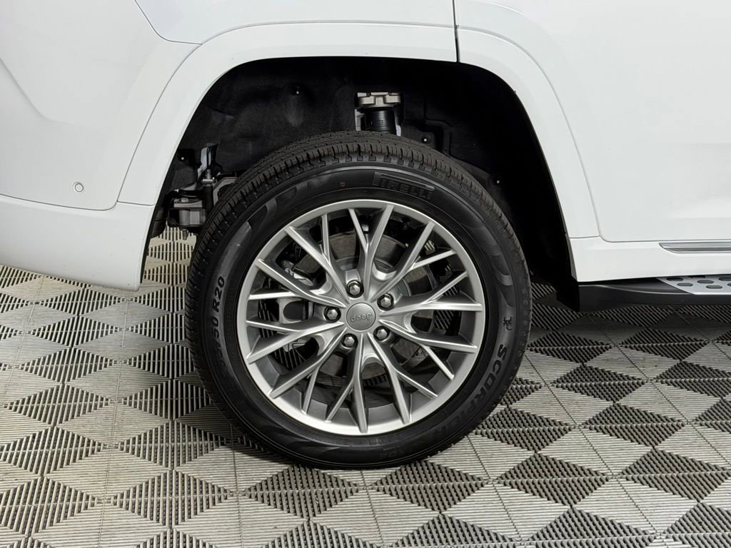 Used 2023 Jeep Grand Cherokee Summit w/ Advanced Protech Group IV AWD/4WD image 15