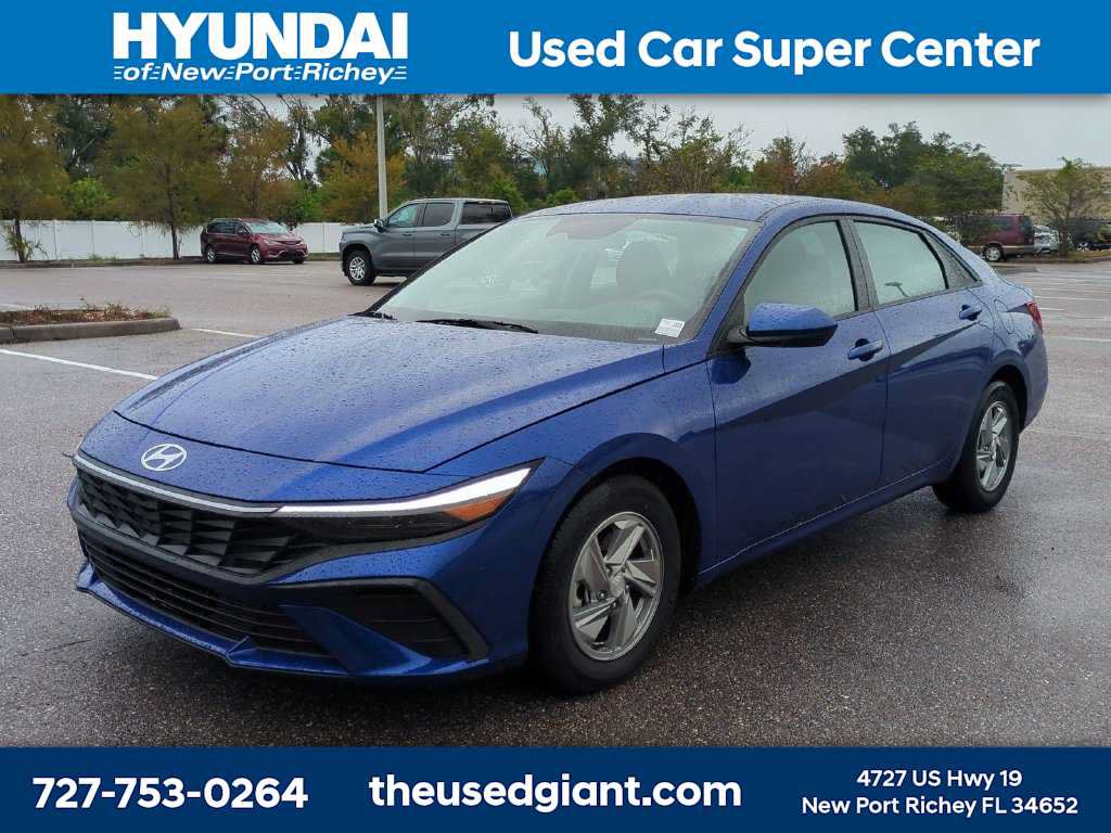 Used 2025 Hyundai Elantra SE w/ Cargo Package FWD image 1