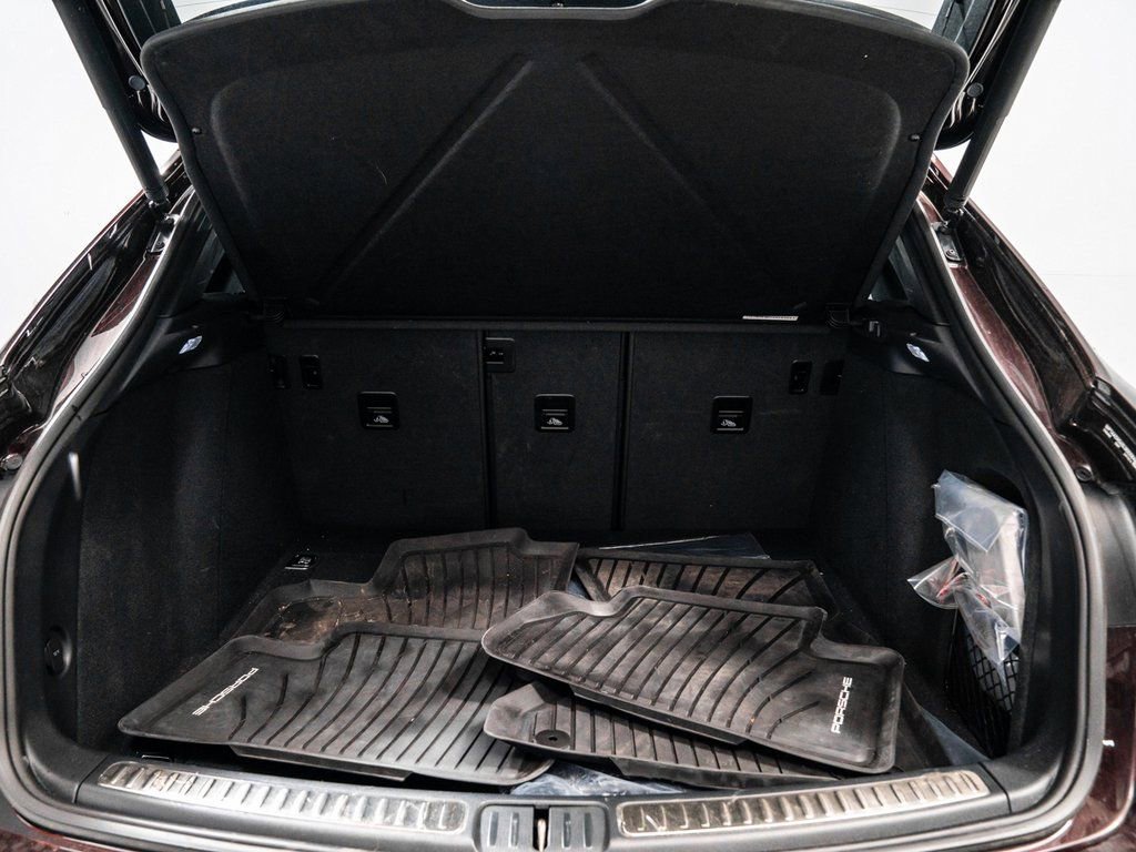 Used 2025 Porsche Macan image 28