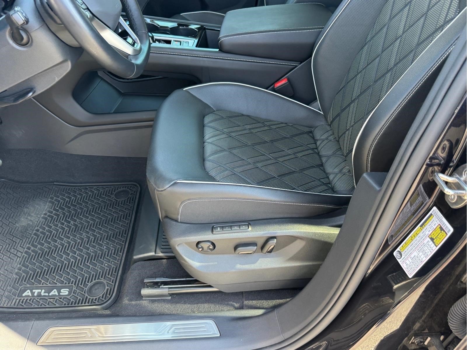 Used 2024 Volkswagen Atlas SEL Premium R-Line AWD/4WD image 7