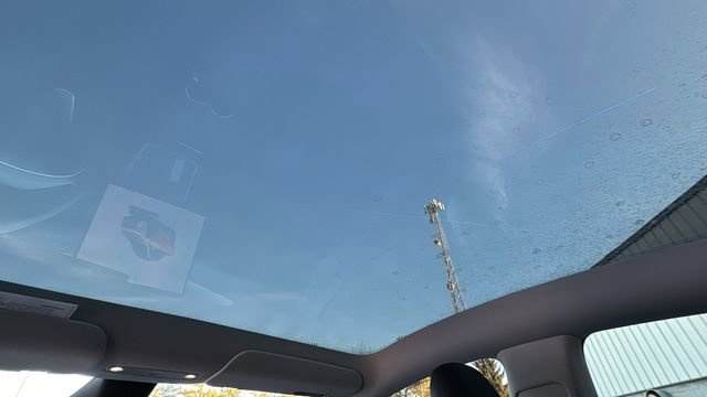 Used 2026 Tesla Model Y Long Range image 8