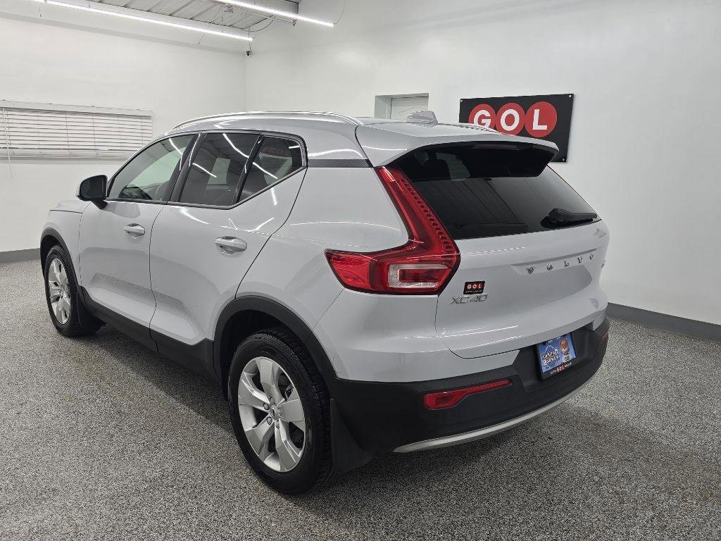 Used 2021 Volvo XC40 T5 Momentum AWD/4WD image 5