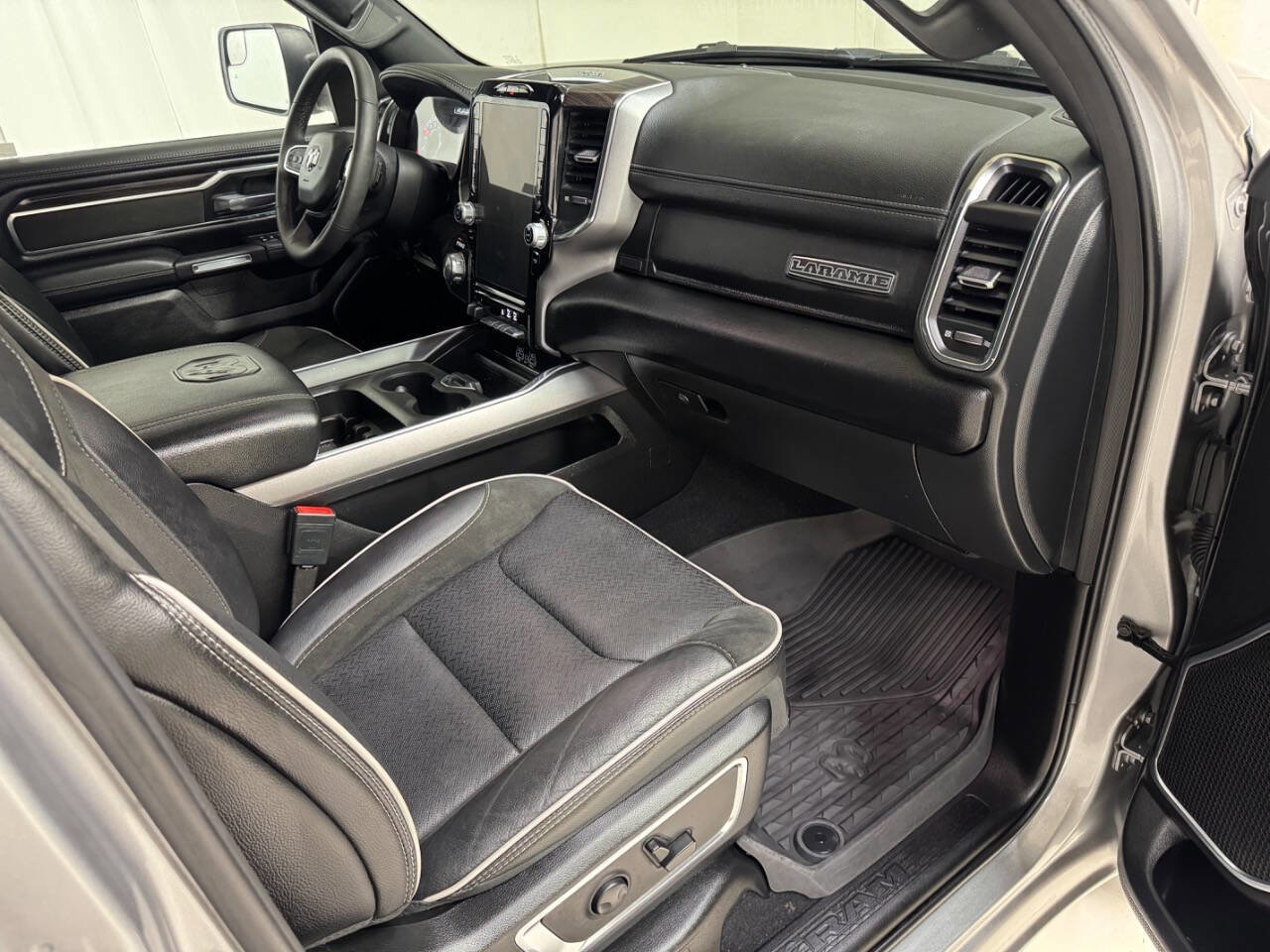 Used 2025 RAM 1500 Laramie w/ Laramie Southwest Edition image 24