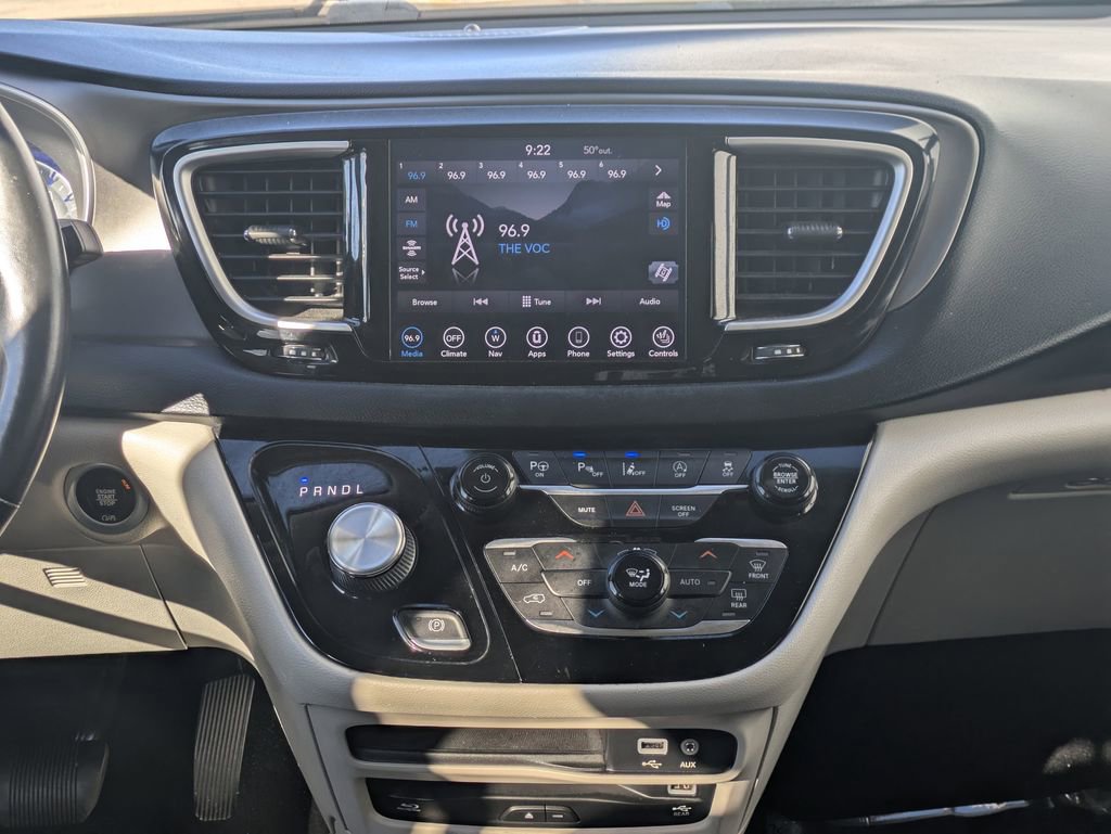 Used 2020 Chrysler Pacifica Touring-L Plus w/ Tire & Wheel Group image 21