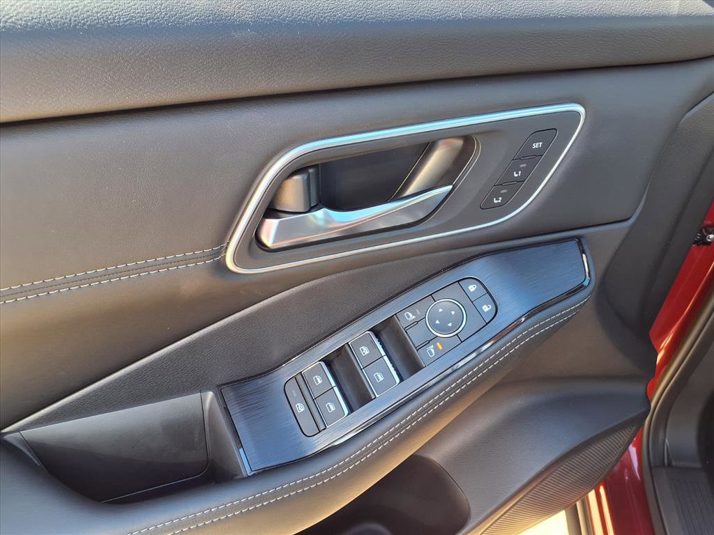 New 2026 Nissan Rogue Platinum image 12