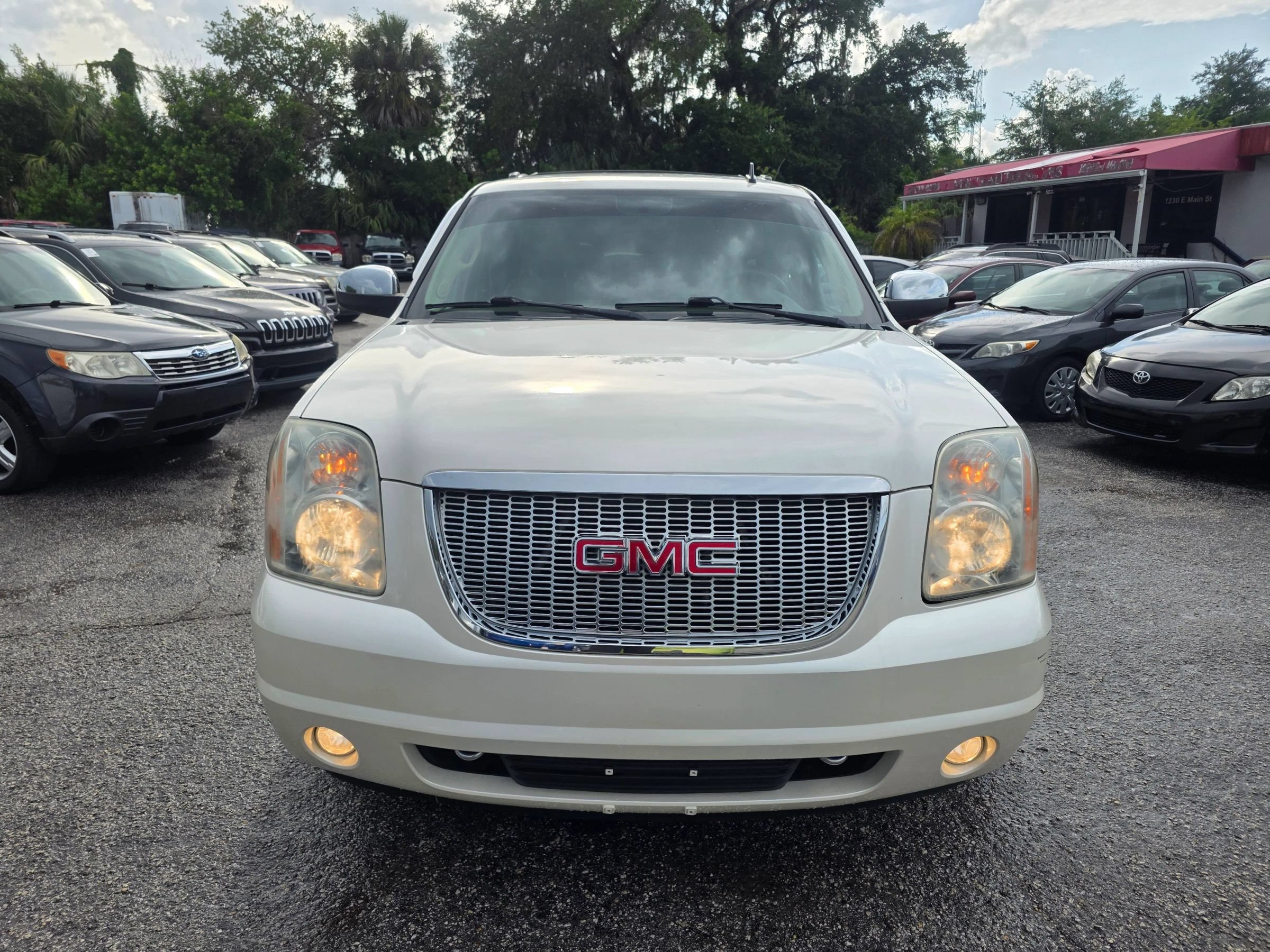 Used 2012 GMC Yukon XL SLT w/ Regional Value Package RWD image 2