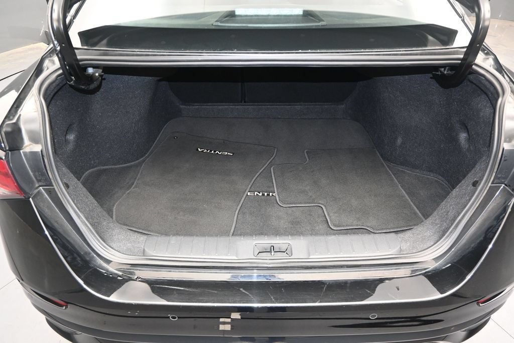 Used 2025 Nissan Sentra SR w/ Midnight Edition FWD image 11