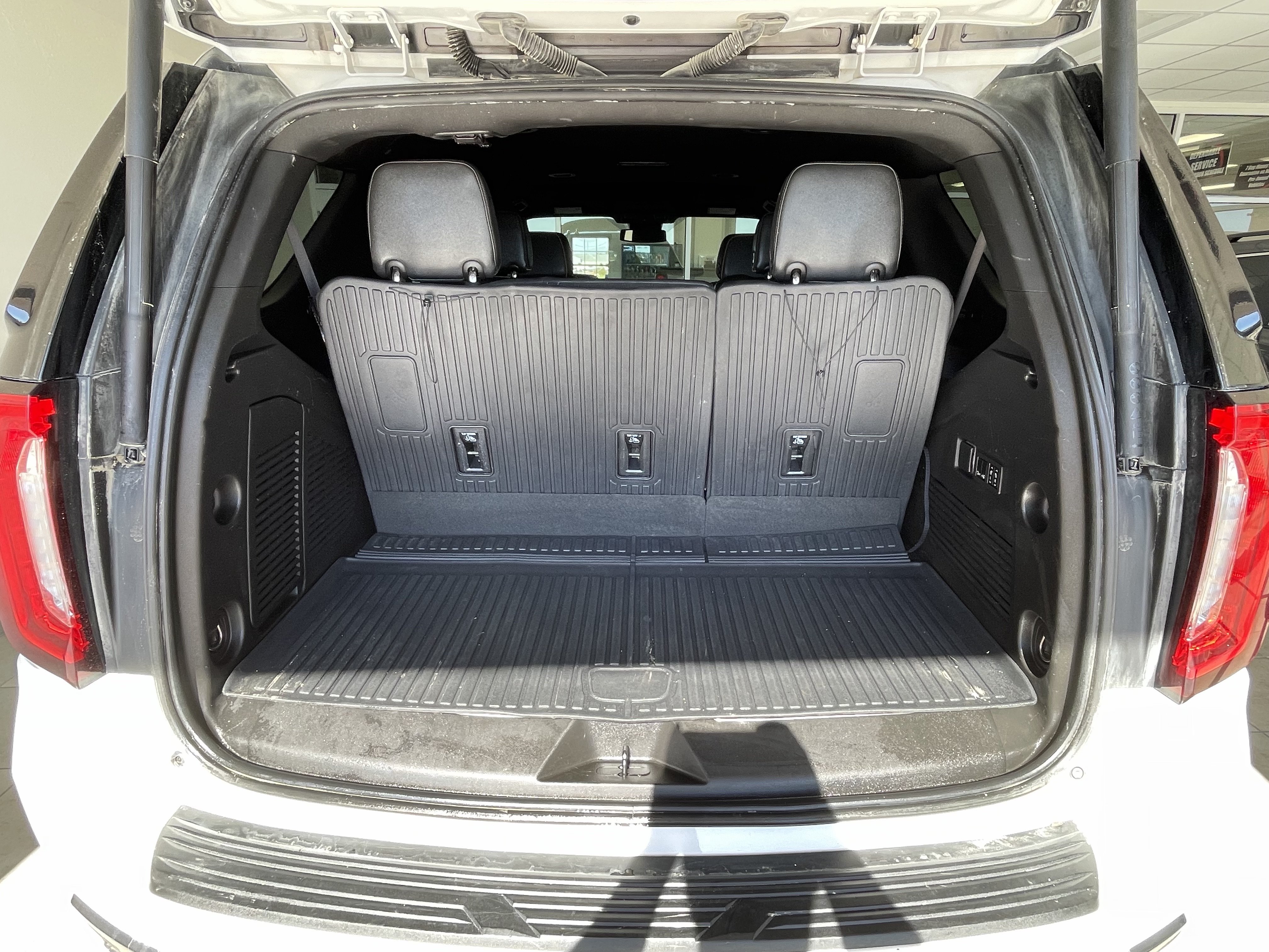 Certified 2024 GMC Yukon AT4 w/ Technology Package AWD/4WD image 18