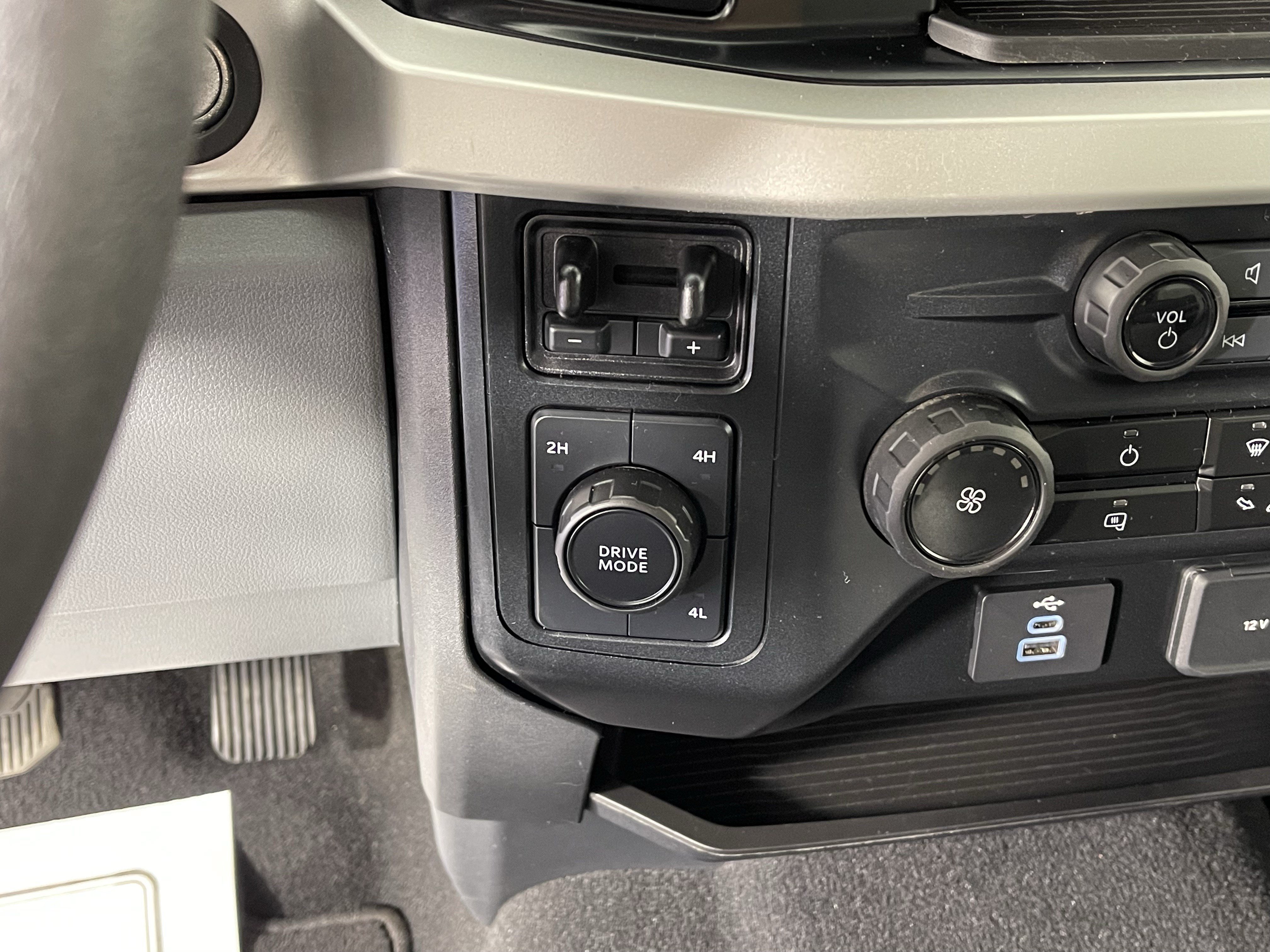 Certified 2024 Ford F250 XLT w/ 360-Degree Camera Package AWD/4WD image 19