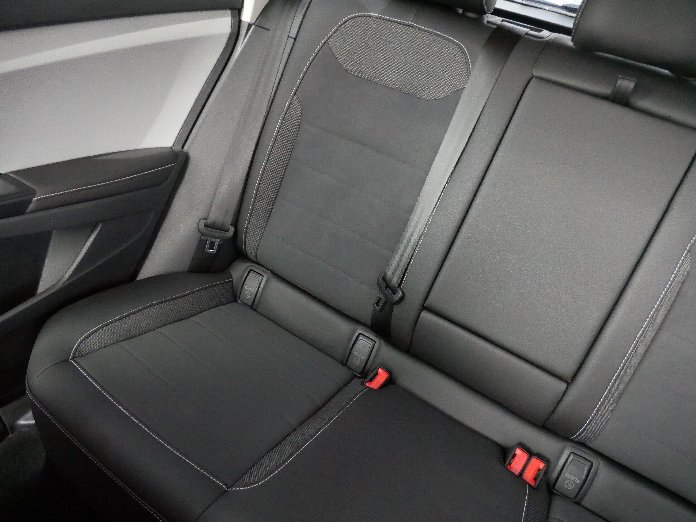 Certified 2024 Volkswagen Taos SE image 12