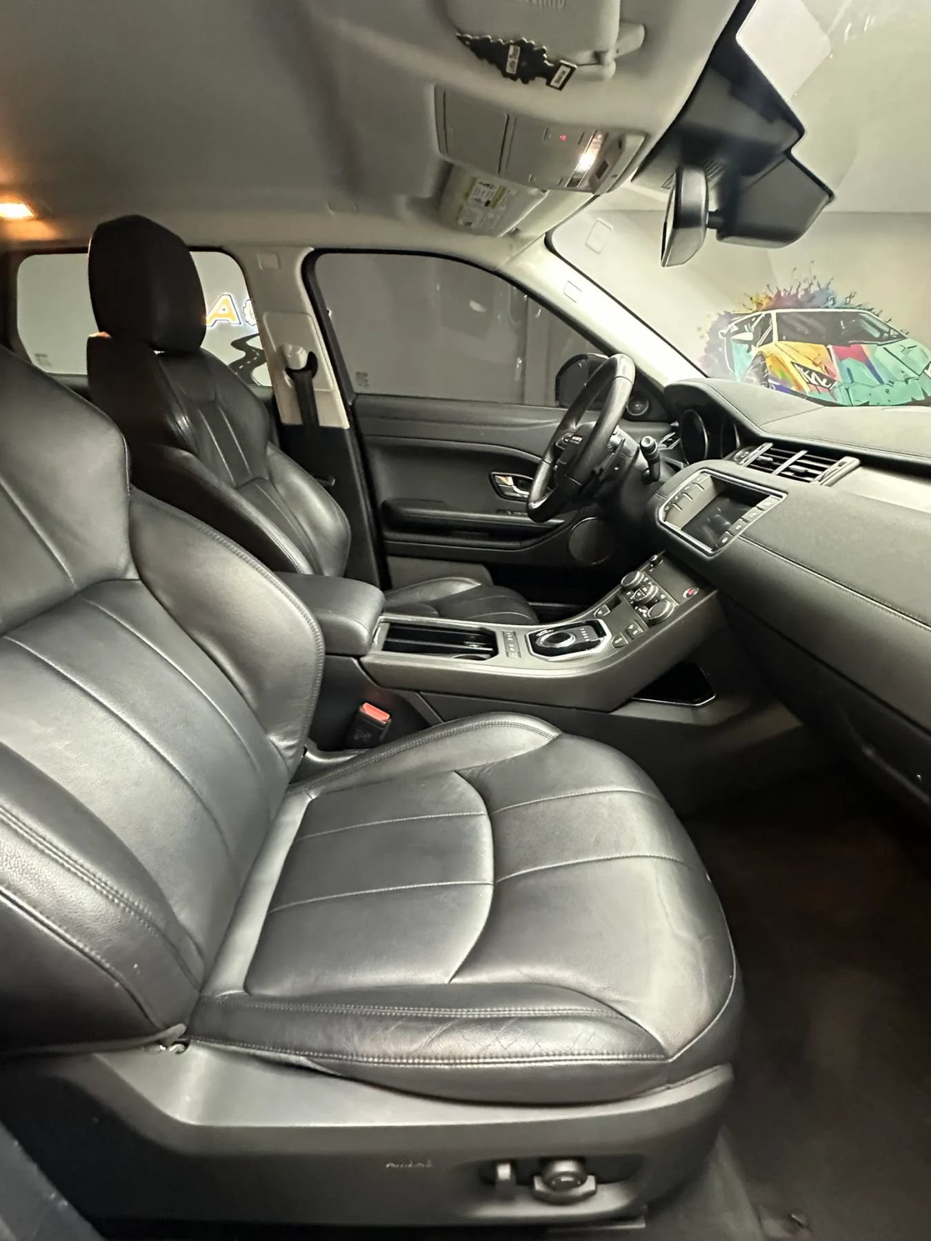 Used 2019 Land Rover Range Rover Evoque SE AWD/4WD image 32