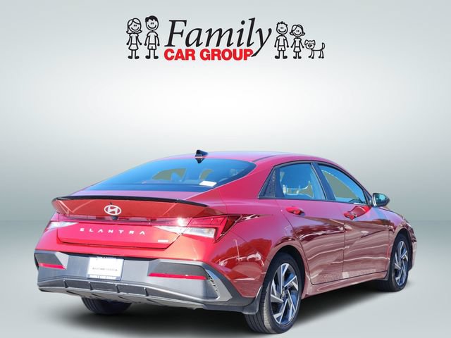 Used 2025 Hyundai Elantra SEL FWD image 4