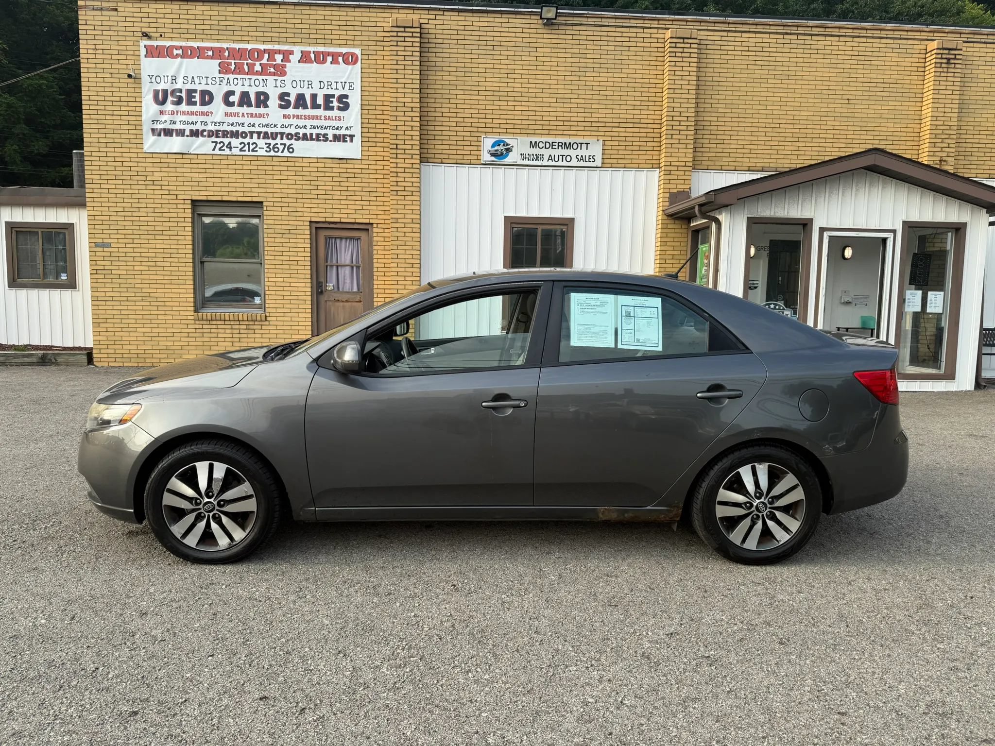Used 2013 Kia Forte EX w/ Premium Pkg FWD image 2