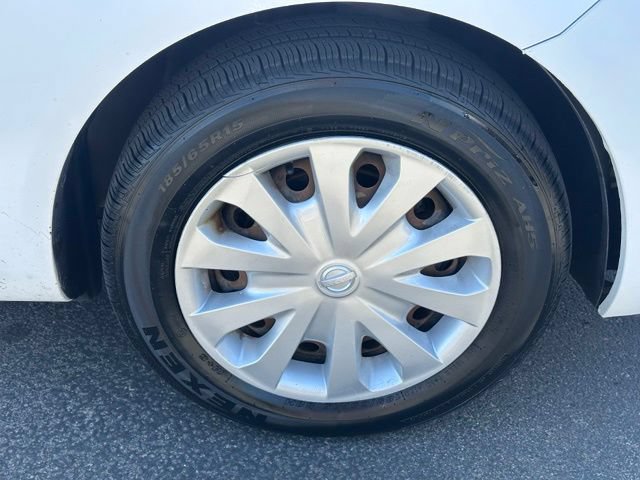 Used 2013 Nissan Versa SV FWD image 14