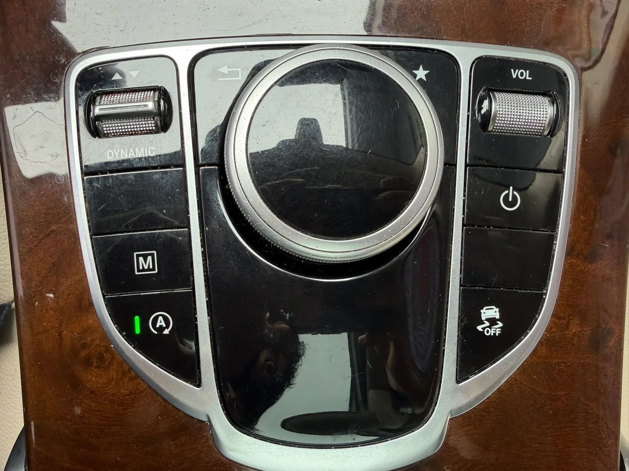 Used 2019 Mercedes-Benz GLC 300 4MATIC w/ Premium Package image 21