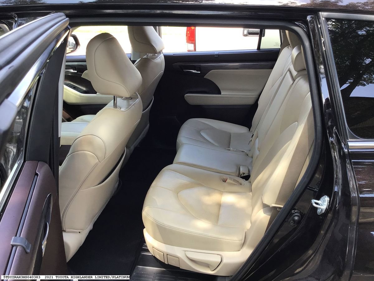 Used 2021 Toyota Highlander Limited FWD image 9
