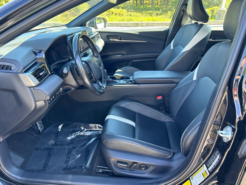 Certified 2025 Toyota Camry SE FWD image 9