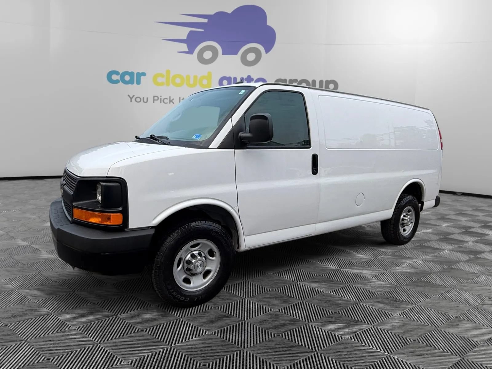 Used 2015 Chevrolet Express 2500 RWD image 1