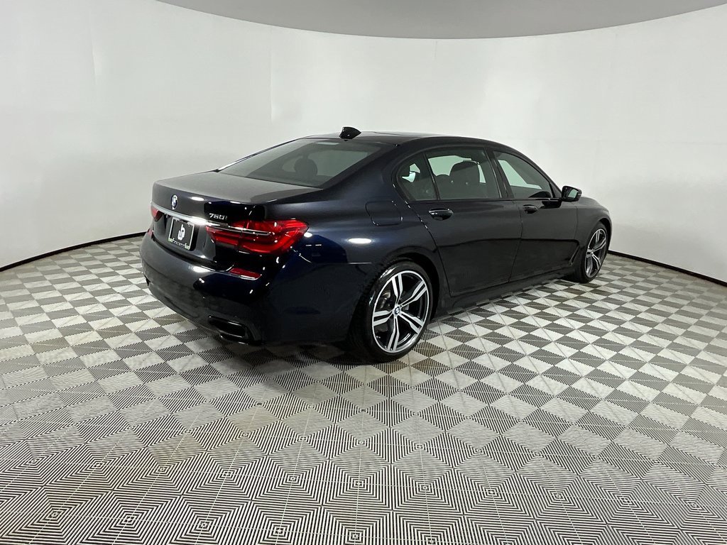 Used 2019 BMW 750i image 4