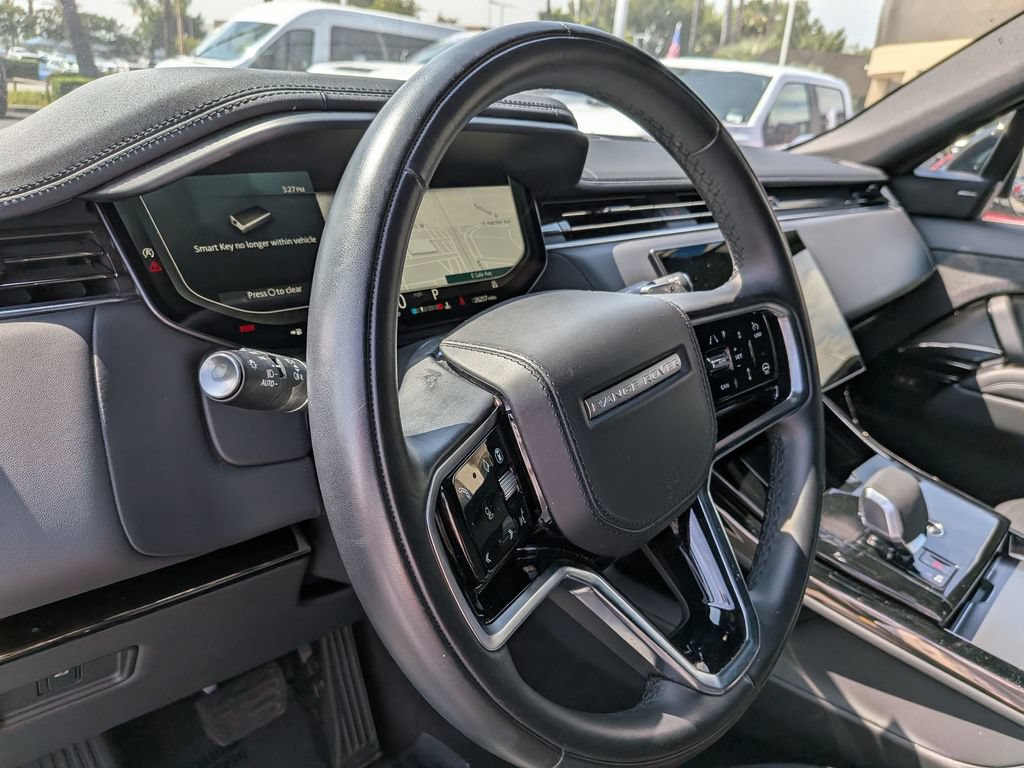 Used 2025 Land Rover Range Rover Sport SE AWD/4WD image 18
